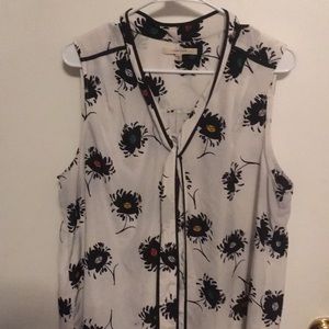 Cute no sleeve blouse